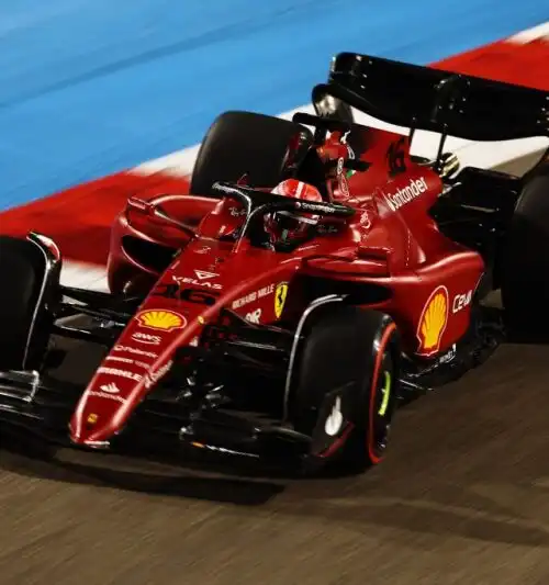 Ferrari da urlo, la prima pole è di Leclerc