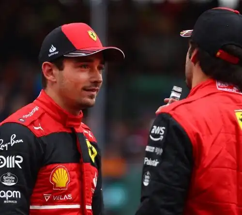 F1: Charles Leclerc rosica per l’errore, Carlos Sainz punta in alto