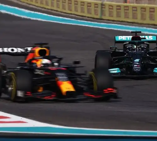 F1, FP3 Abu Dhabi: Lewis Hamilton e Max Verstappen vicinissimi