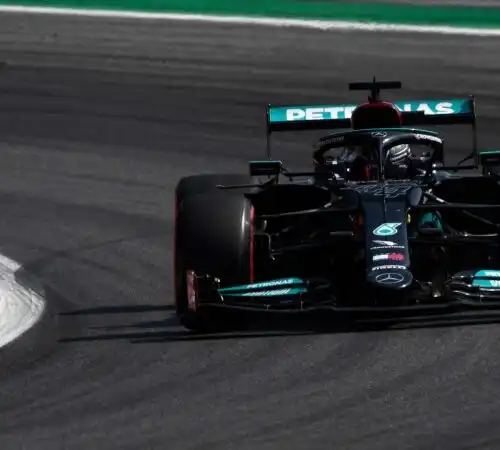 F1, Lewis Hamilton fa la voce grossa nelle seconde libere a Monza