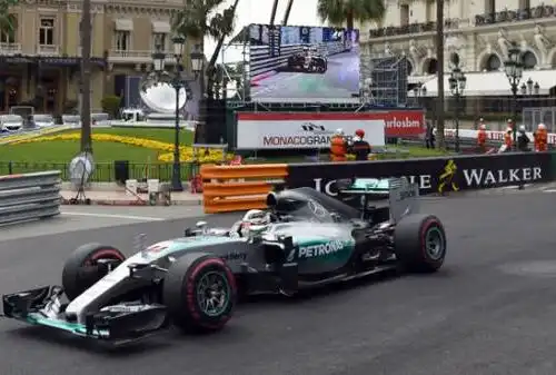 Lewis, pole a Monaco