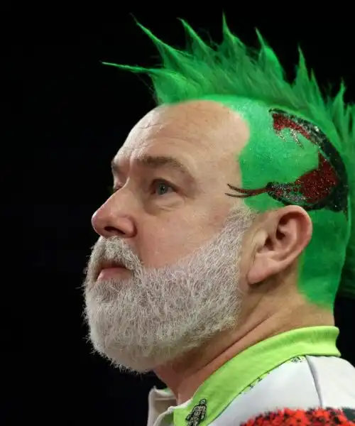 Il bizzarro look di Peter Wright: ecco le immagini