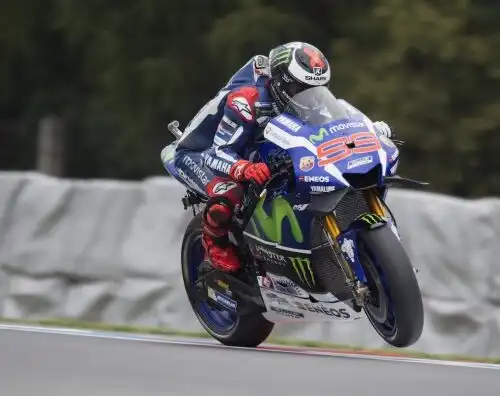 Lorenzo fa il vuoto, Rossi quinto