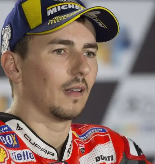 Lorenzo, furia su Marquez: “Si scusi”