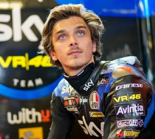 Problema impennate per Luca Marini