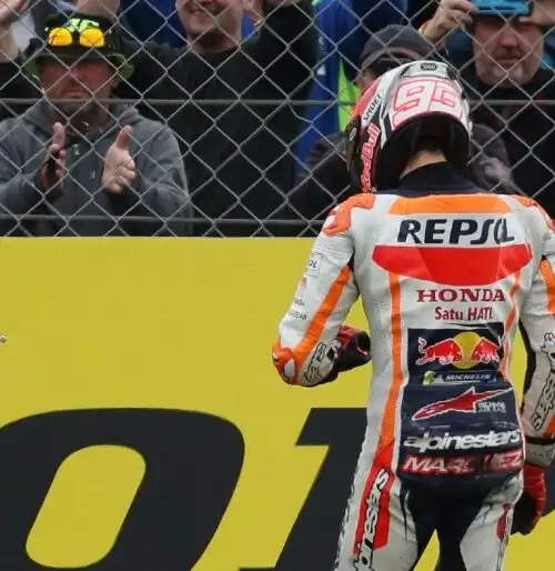 MotoGp, Marc Marquez nei box Ducati: incontro con Jorge Martin