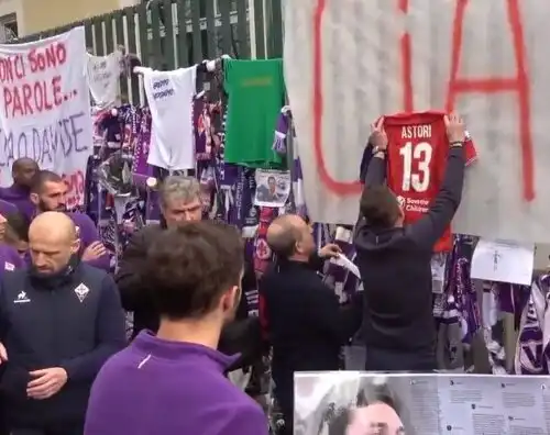 Astori, la squadra in pellegrinaggio allo stadio