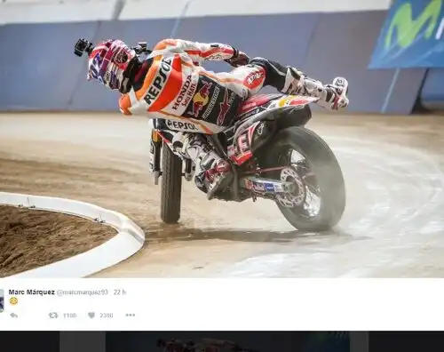 Marquez finisce nella polvere