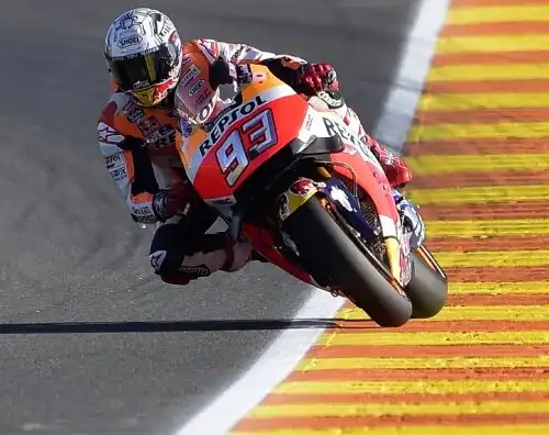 Marquez si prende il warm up