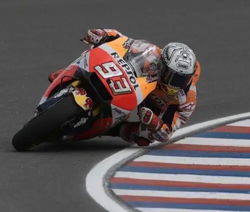 Gp Argentina: Marquez in pole, riscatto Rossi