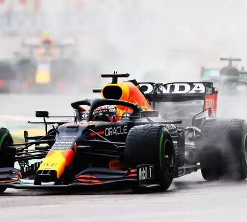 Imola: Verstappen vince davanti a Hamilton, Leclerc quarto