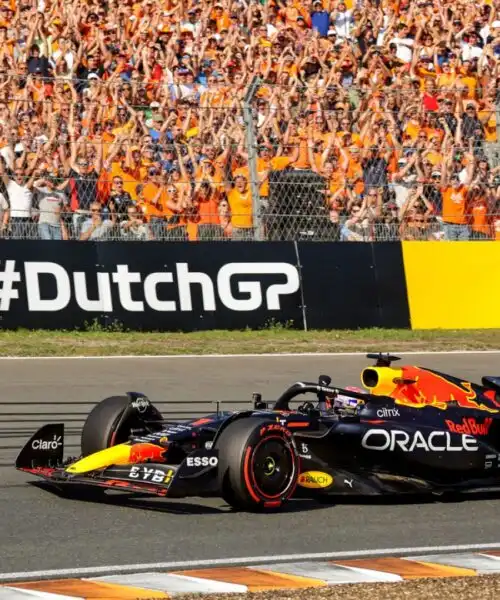 Formula 1, Zandvoort: Max Verstappen beffa Charles Leclerc e si prende la pole position