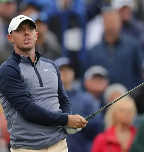 McIlroy emula Woods e Johnson