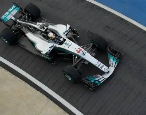 Mercedes: svelata la nuova W08