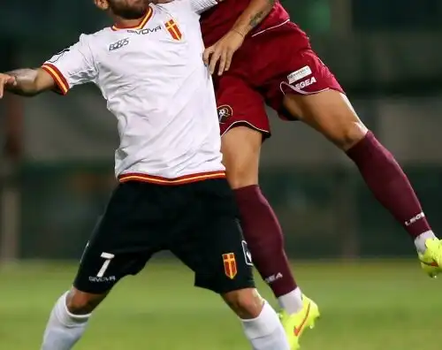 Derby dello Stretto: pullman Reggina a fuoco