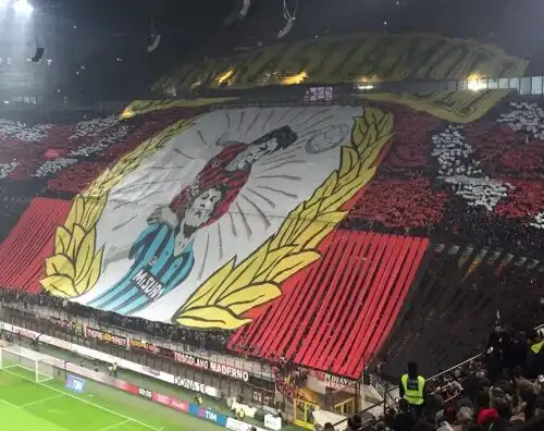 Milan, i tifosi ricordano un derby storico