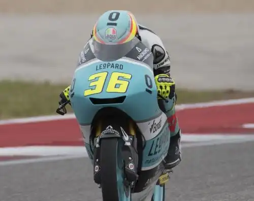 Moto3, pioggia di cadute: ride Mir