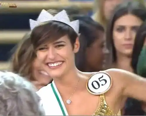 Miss Italia contro i piedi dei calciatori