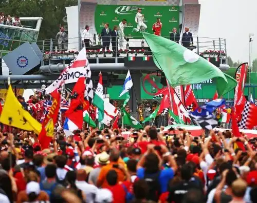 Delirio a Monza, Rosberg e Vettel aizzano la folla