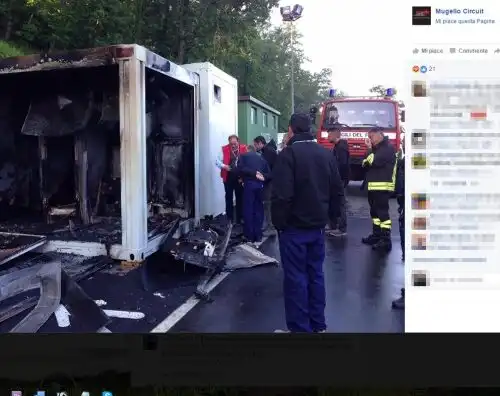 Follia al Mugello, bruciati i bagni