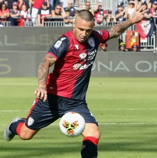 Cagliari: Nainggolan in campo per aiutare i più bisognosi