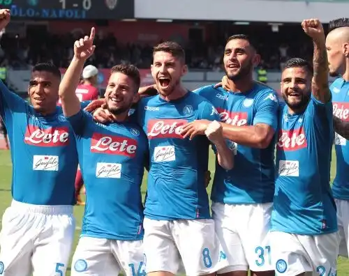 Tutto facile per il Napoli: Cagliari strapazzato