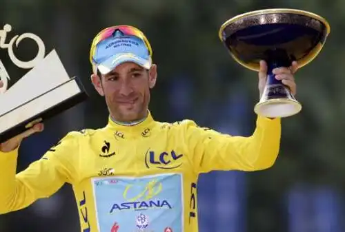 Beneficenza: all’asta la maglia gialla di Nibali