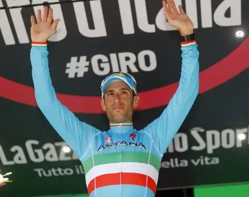 Nibali: “Una statua a Scarponi”