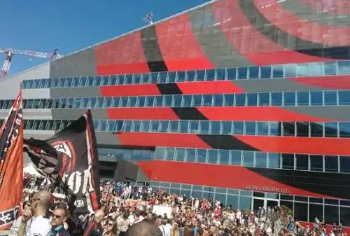 Raduno a casa Milan