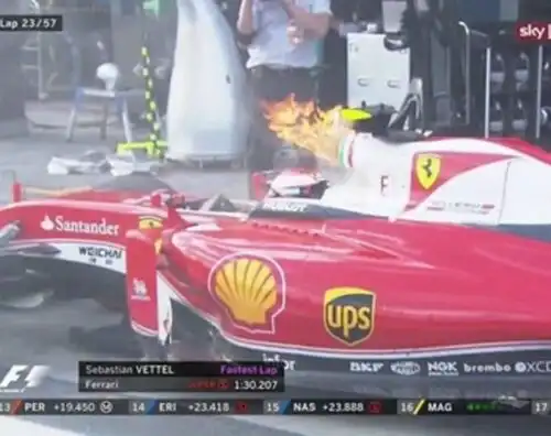 Ferrari in fiamme, Raikkonen out