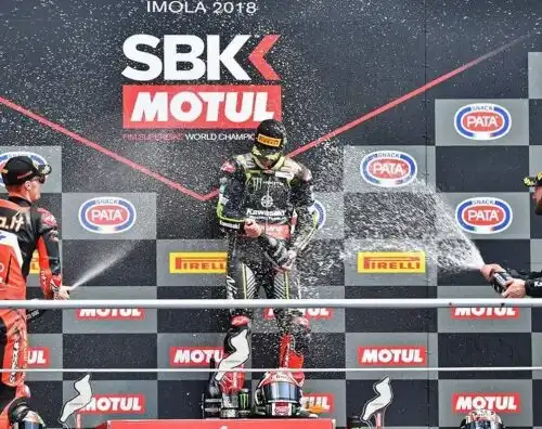 Jonathan Rea rivince a Imola e aggancia Fogarty