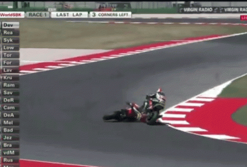 Spaventoso incidente in Superbike