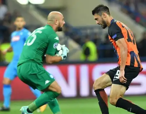 Shakhtar-Napoli 2-1. Scivolone azzurro, male Reina