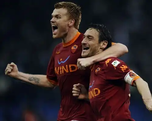 Riise si schiera con Totti