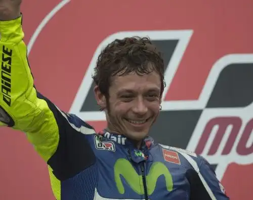 Lorenzo-Ducati, Rossi sghignazza