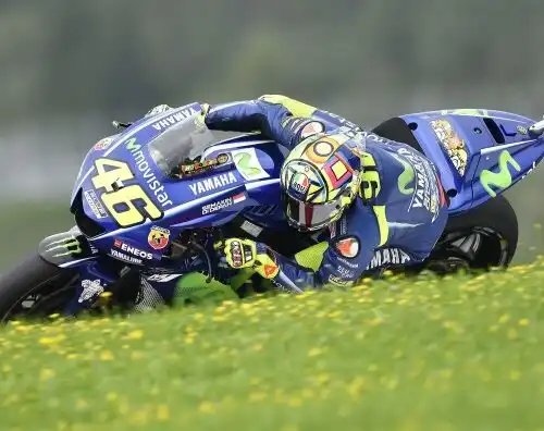 Valentino Rossi sfida pure l’influenza