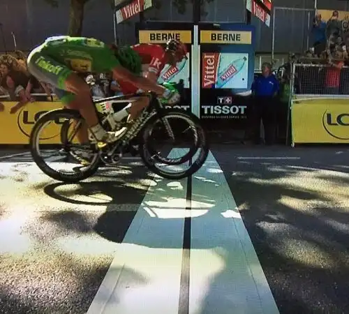 Tour, Sagan cala il tris ma al fotofinish