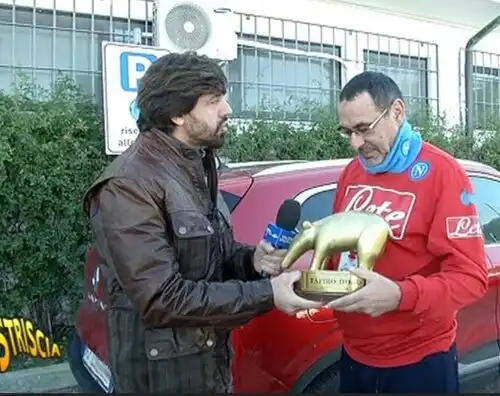 Sarri riceve il Tapiro lo stesso