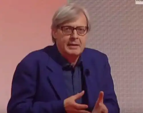 Sgarbi è vivo: “Capre, sono ancora qui”