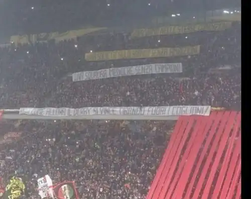 Curva Milan, durissima contestazione