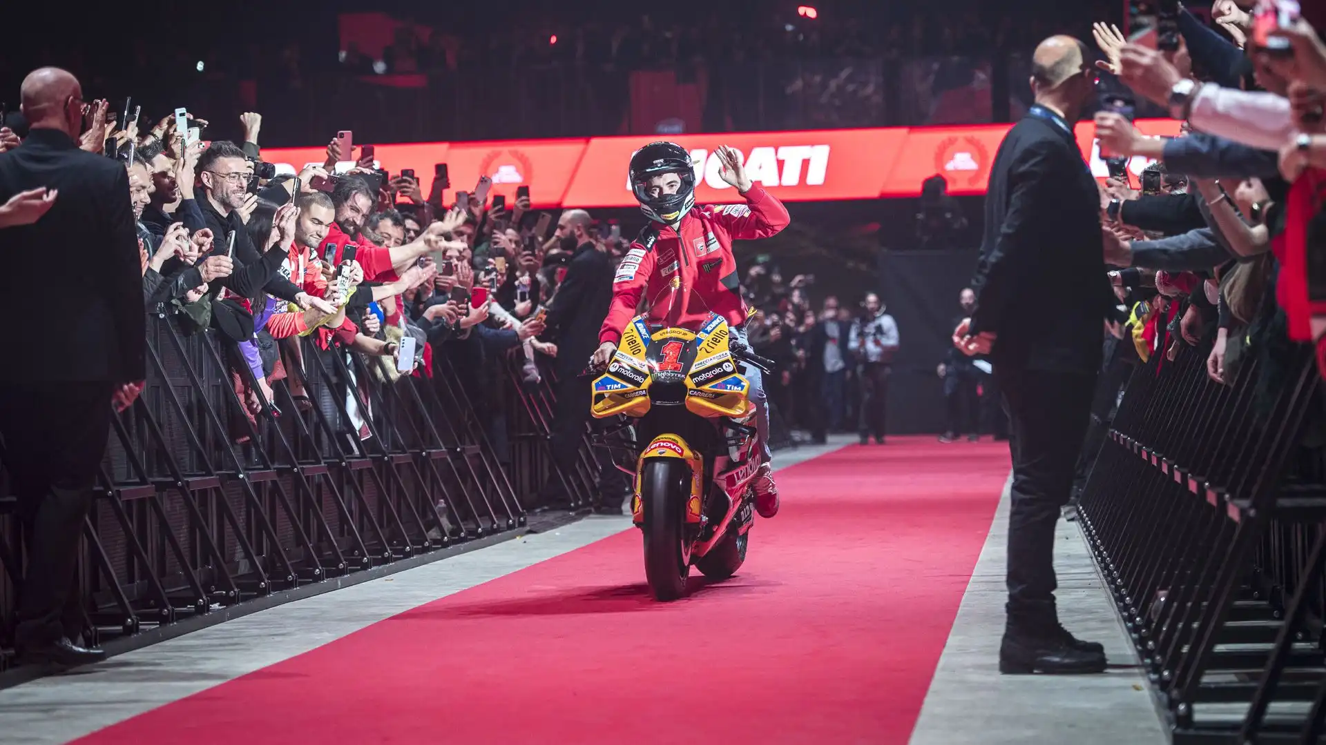 Tifosi In Estasi Per Il Pecco Bagnaia Show Le Foto