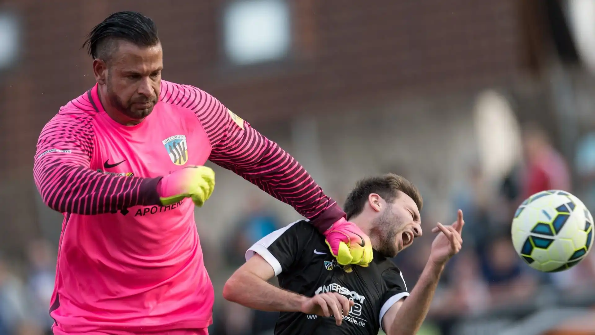Tim Wiese, le foto del portiere grosso come una montagna