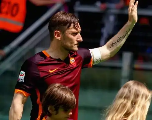 Totti rimane alla Roma: c’è la firma