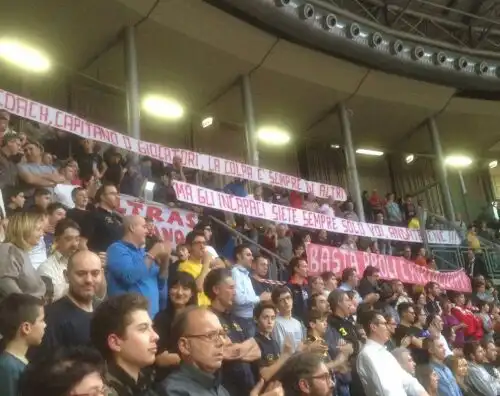 Ultras Milano in contestazione a Bologna