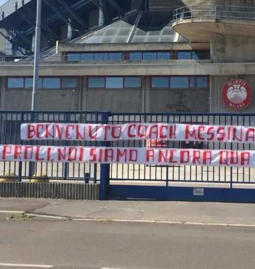 Gli Ultras Milano accolgono Ettore Messina