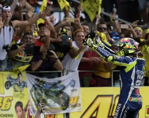 La FMI: “Rossi più grande leggenda motociclistica”