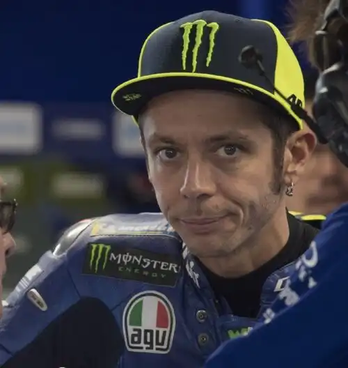 La Yamaha spiega i problemi di Valentino Rossi