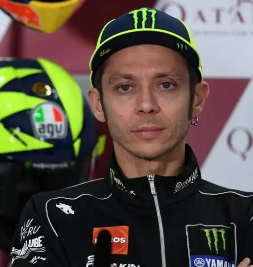 Valentino Rossi indica la strada alla Yamaha