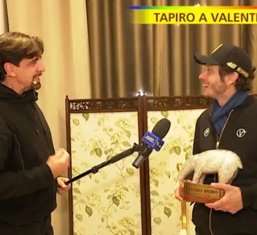 Valentino Rossi, super Tapiro d’oro con “dedica” a Marc Marquez