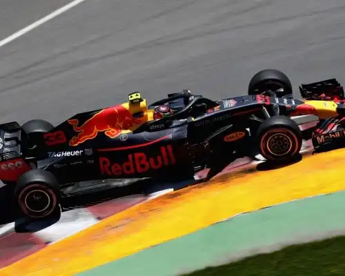 Verstappen pole, Ferrari out dai primi tre